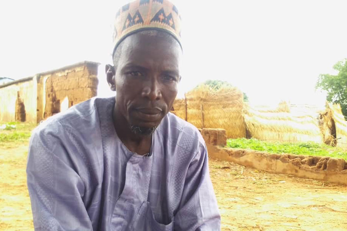 Farmer Ardo Bako gives out at least three mudus of grains to displaced families. Credit: Jeseusegun Alagbe