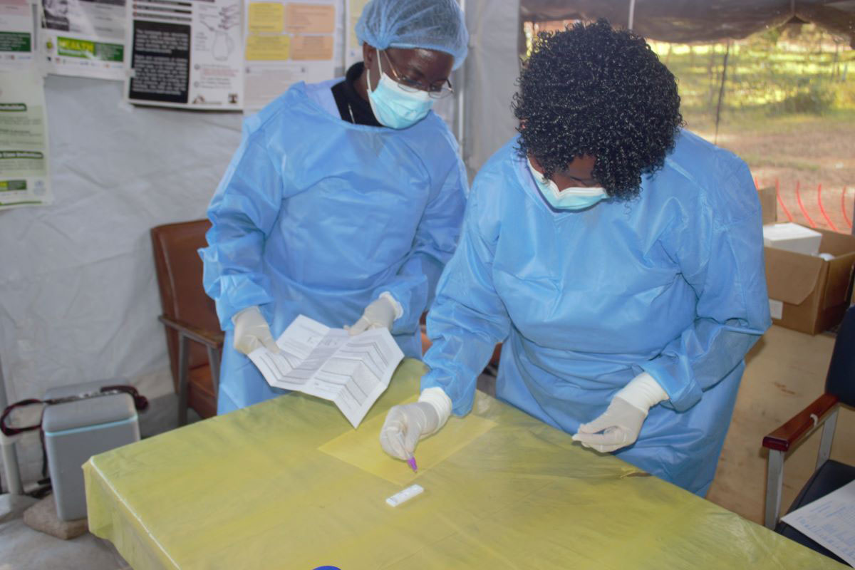 Health workers using the new cholera rapid diagnostic tests. Credit: Elia Ntali