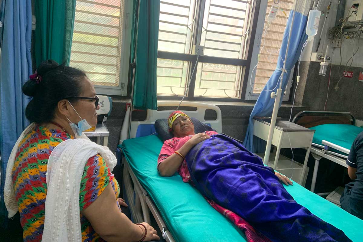A woman with suspected Cholera being treated at in the emergency department of the infectious disease hospital, Kathmandu. Credit: Pragya Timsina