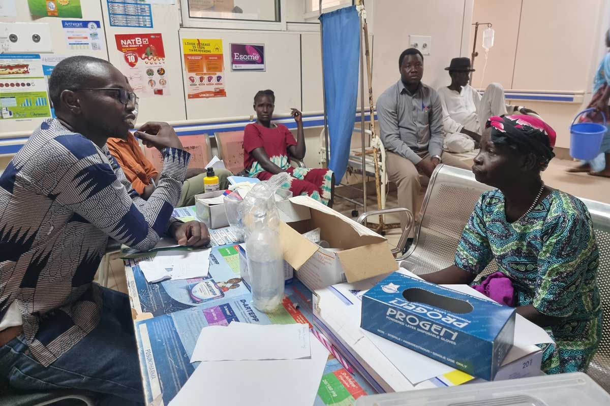 Dr Jak Gatluak speaking to a patient at Juba Teaching Hospital. Credit: Winnie Cirino