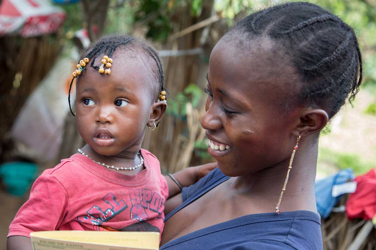 塞内加尔达喀尔20个月大的法图玛塔（Fatoumata）只是在全球疫苗免疫联盟（Gavi）的支持下接种疫苗的10多亿儿童之一。全球疫苗免疫联盟/2018/西蒙·戴维斯