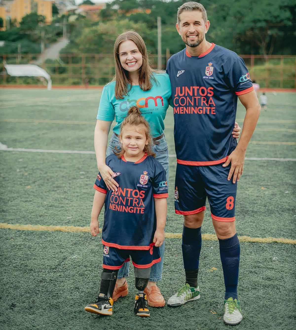 João Marcos, meningococcal meningitis survivor, with his parents. Credit: Suelen Caroline Rosalino.