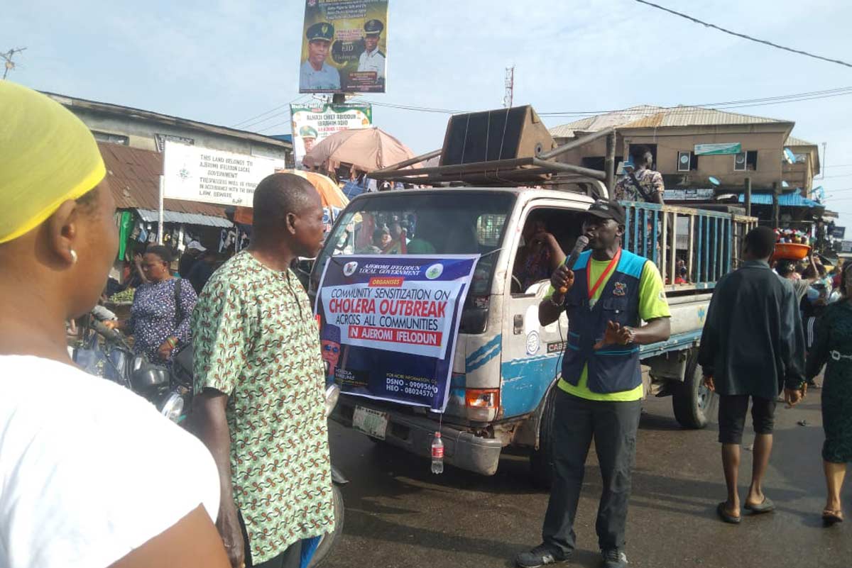 Health workers conduct sensitisation campaign in a Lagos community. Credit: Eric Dumo