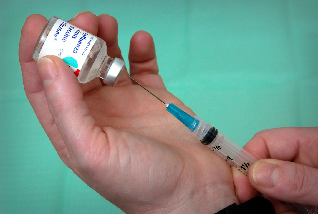 流感疫苗并不新鲜，挑战在于大流行时的速度和公平性。图片来源：CDC on Unsplash