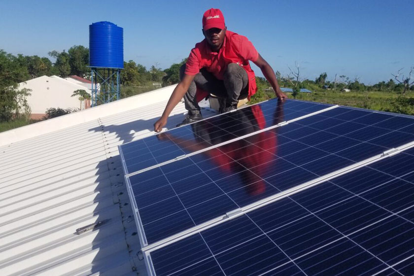 Solar panels being laid atop a Sofala clinic. Credit: SolarWorks Ltd.